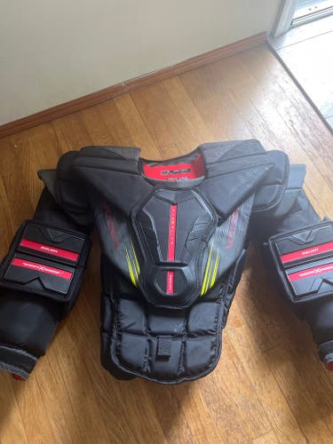 Small Bauer Vapor Hyperlite 2 Goalie Chest Protector (Used)
