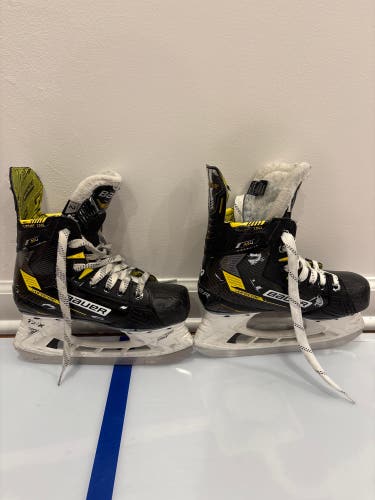 Bauer Supreme M4 Hockey Skates Regular Width Size 2 (Used)