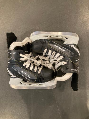 Youth CCM Tacks 9040 Hockey Skates 10 (Used)