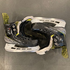Youth Bauer Vapor 3X Hockey Skates Regular Width 13 (Used)