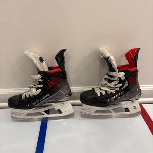 Bauer Vapor 5x pro Hockey Skates Regular Width Size 2.5 (Used)