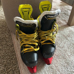 Bauer Supreme M4 Hockey Skates Regular Width  9 (Used)