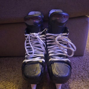Bauer Vapor Hyperlite Hockey Skates 6.5 (Used)