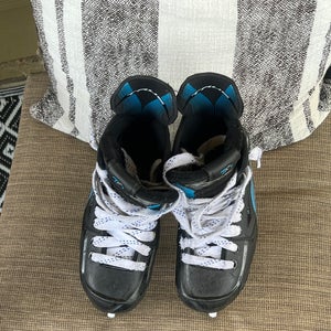 True TF7 Hockey Skates Regular Width  Size 2.5 (Used)