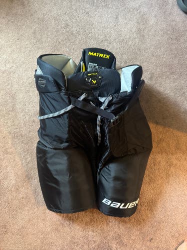 XL Senior Bauer Supreme Matrix Hockey Pants (Used)