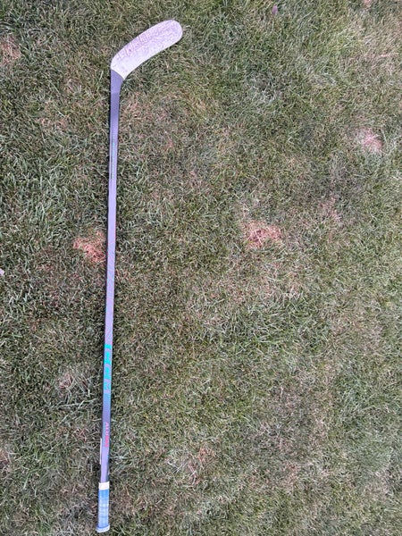 Senior CCM Vizion Right Handed Hockey Stick P28+1/4  (Used)