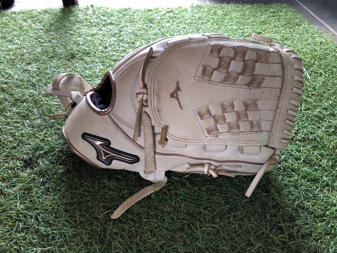 Mizuno Mvp select RH Pitcher's Softball Glove 12.5" (Used)
