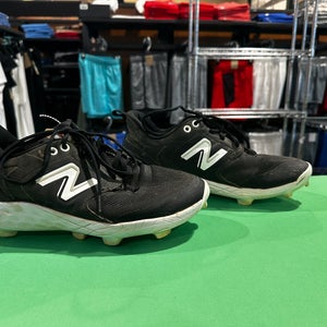 Black Men's Size M 11.0 (W 12.0) New Balance 3000v6 Low Top Footwear Molded Cleats (Used)