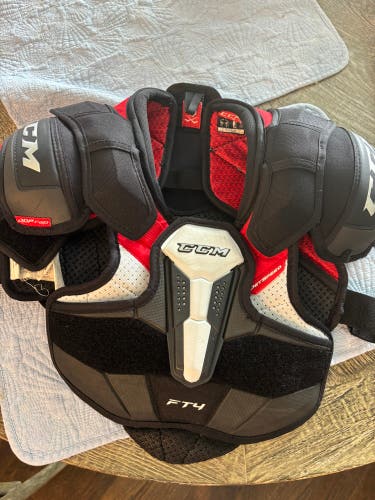 *PRICE REDUCED* Junior Medium CCM Ft4 Shoulder Pads (Used)
