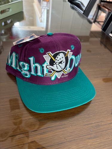 Vintage Logo 7 Mighty Ducks of Anaheim SnapBack