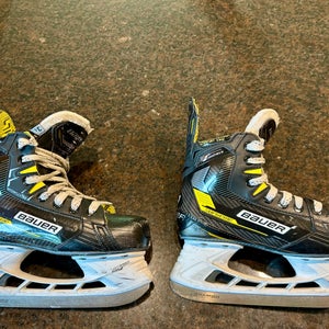 Bauer Supreme Matrix Hockey Skates Regular Width Size 3.5 (Used)