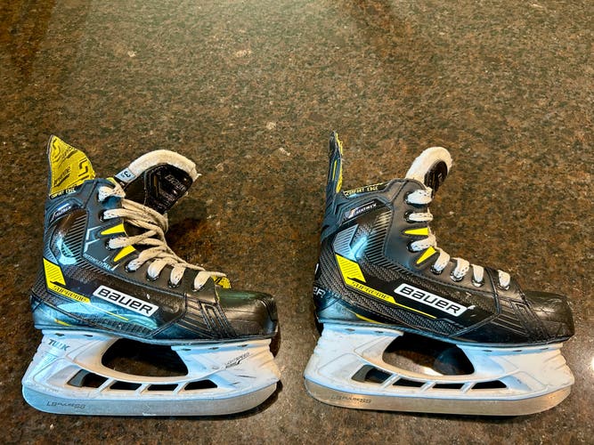 Bauer Supreme Matrix Hockey Skates Regular Width Size 3.5 (Used)