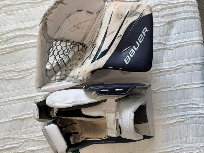 Bauer Hyperlite 2 Regular (Used) Glove and Blocker. White and Navy. Free Shipping in the US.