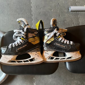Bauer Supreme Hockey Skates Regular Width Size 2 (Used)