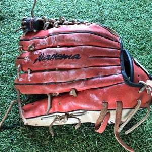 Akadema ADH214 RH Infield Baseball Glove 12.5" (Used)