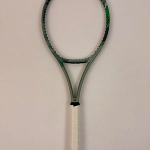 Yonex Percept 97 310, 4 3/8 Very Good Condition