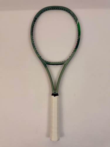 Yonex Percept 97 310, 4 3/8 Very Good Condition