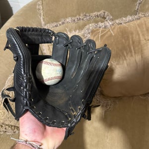 Under Armour RH Infield Baseball Glove 11.75" (Used)