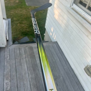 Senior Bauer Vapor Hyperlite 2 Right Handed Hockey Stick P92 (Used)