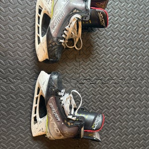 Bauer Vapor Hyperlite Hockey Skates Size 6.5 (Used)