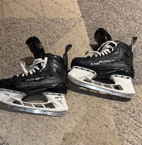Used Bauer Supreme Mach Skates Size 8