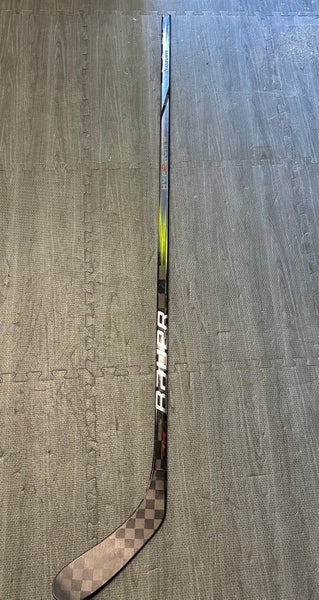 Senior Bauer Vapor Hyperlite 2 Right Handed Hockey Stick P28 (New)