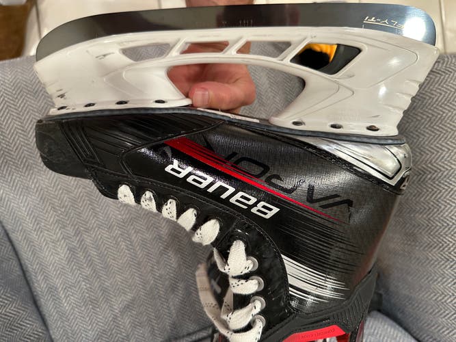 2023 Bauer Vapor X4 Hockey Skates Regular Width 9 (New)