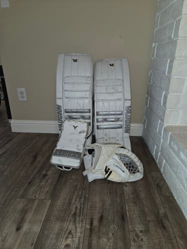 35" Vaughn Velocity V6 Custom Pro Goalie Full Set Pro Stock (Used)