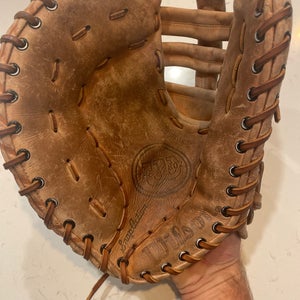Wilson LH First Base A2000 Baseball Glove 12.5" (Used)