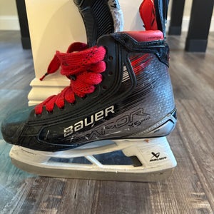 Bauer Vapor X5 Pro Hockey Skates Regular Width Size 4.5 (Used)