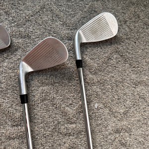 Men's 2021 Titleist T300 2021 Right Handed Iron Set Extra Stiff Flex 6 Pieces Steel Shaft (Used)
