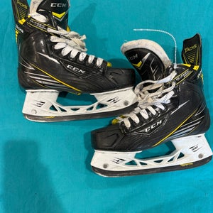 Intermediate CCM Tacks Classic Pro+ Hockey Skates Regular Width Size 5.5 (Used)