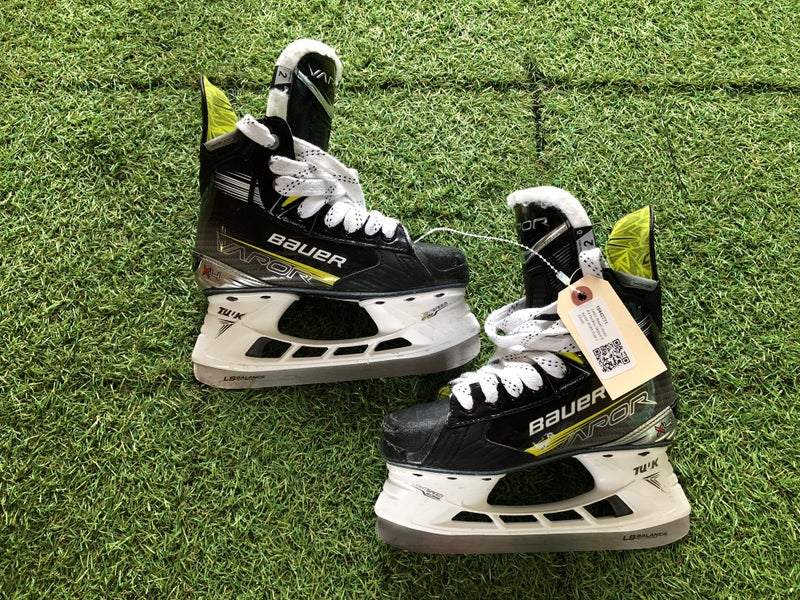Junior Bauer Vapor X4 Hockey Skates Regular Width Size 2 (Used)