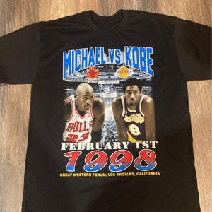 Michael vs Kobe tee shirt large black