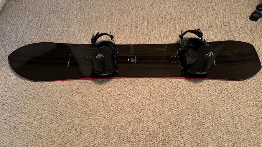 United Shapes Snowboard - Bindings included