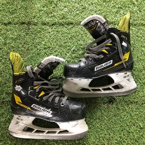 Junior Bauer Supreme M4 Hockey Skates Regular Width Size 3 (Used)