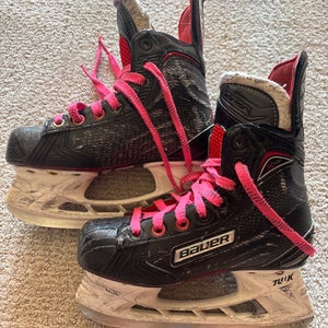2015 Bauer Bauer x700 Hockey Skates Regular Width Size 1.5 (Used)
