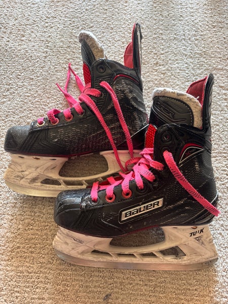 2015 Bauer Bauer x700 Hockey Skates Regular Width Size 1.5 (Used)