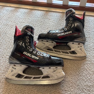 2023 Bauer Vapor x4 Hockey Skates Size 4.5 (Used)