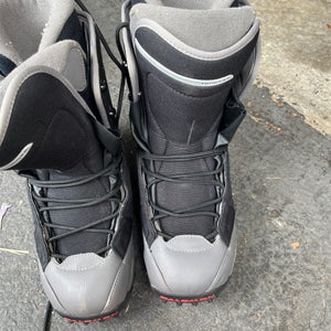 Size M 9.0 (W 10.0) Salomon Snowboard Boots