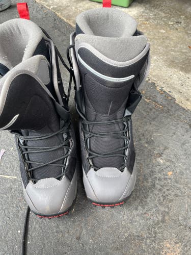 Size M 9.0 (W 10.0) Salomon Snowboard Boots