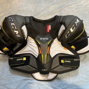 Medium Senior CCM Super Tacks AS1 Shoulder Pads (New)
