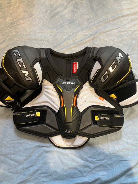 Medium Senior CCM Super Tacks AS1 Shoulder Pads (New)