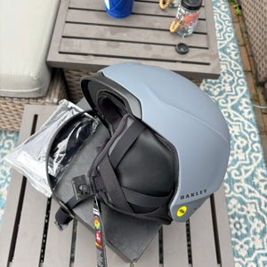 Medium Helmet (New) Never Used - Oakley Mod 3