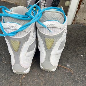 Size M 7.0 (W 8.0) Burton Sapphire Snowboard Boots (Used)