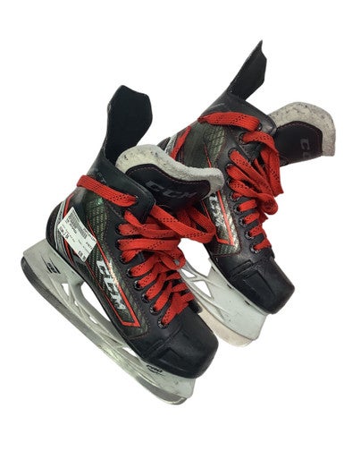 Used CCM JETSPEED Junior Hockey Skate Black And Red Junior 04 11347-S000250982