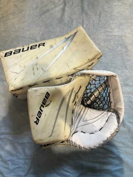 Bauer Vapor Hyperlite 2 Goalie Gloves & Blocker Set Regular (Used)