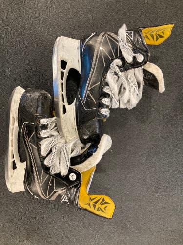 Youth Bauer Supreme 1S Hockey Skates Regular Width 13.5 (Used)