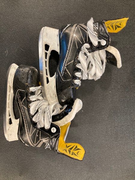 Youth Bauer Supreme 1S Hockey Skates Regular Width 13.5 (Used)