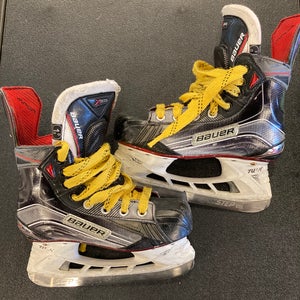 Junior Bauer Vapor X800 Hockey Skates Regular Width Size 1.5 (Used)